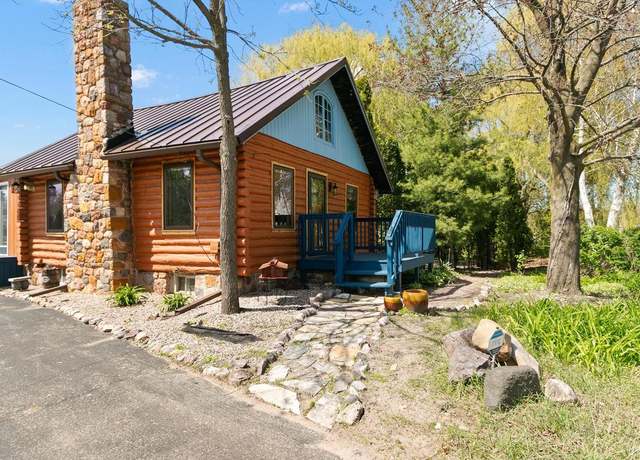 Property at 123 Willow St, Baraboo, WI 53913, 3 beds, 1.5 baths