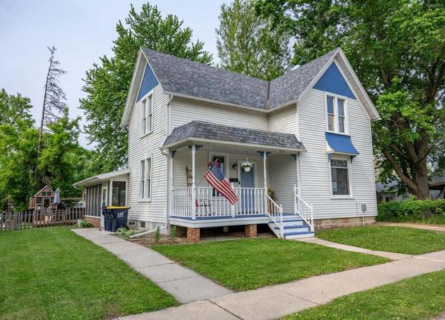 Property at 808 E State St, Mauston, WI 53948, 3 beds, 1.5 baths