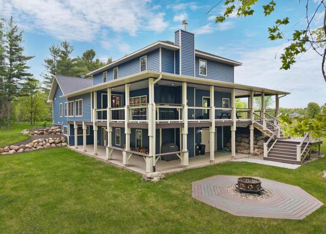 Property at W6880 Maplewood Ln, Medford, WI 54451, 4 beds, 4.5 baths