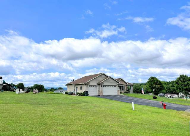 Property at 38081 Fawn Cir, Prairie Du Chien, WI 53821, 4 beds, 3 baths