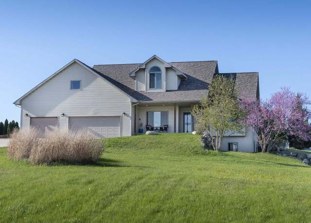 Property at W5990 Friedel Rd, Fort Atkinson, WI 53538, 5 beds, 3.5 baths