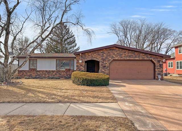 Property at 221 S Dousman St, Prairie Du Chien, WI 53821, 3 beds, 2 baths