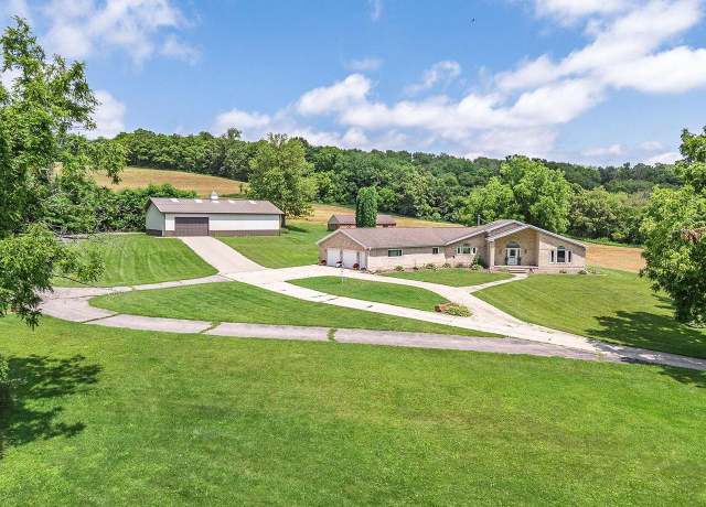 Property at E9198 Terrytown Rd, Baraboo, WI 53913, 3 beds, 2.5 baths