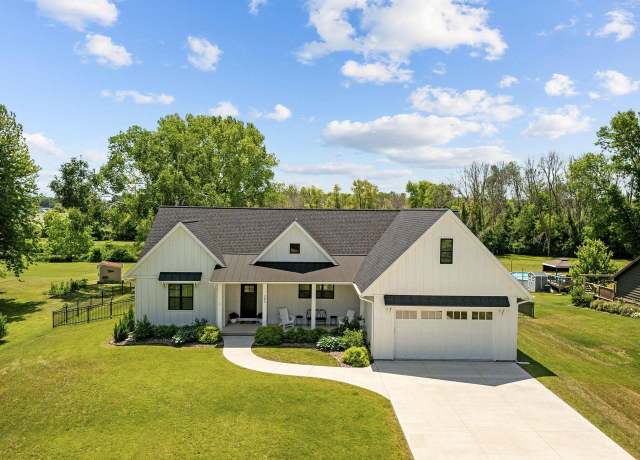 Property at 383 Palmer Ave, Green Lake, WI 54941, 5 beds, 3 baths