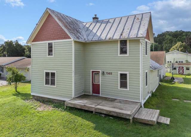 Property at 1140 4th St, Baraboo, WI 53913, 3 beds, 2 baths