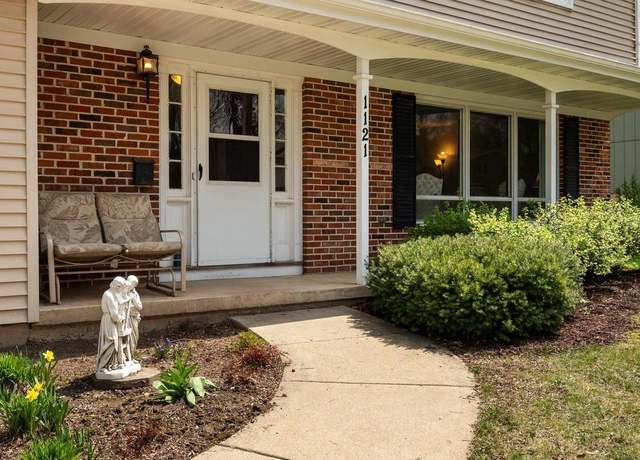 Property at 1121 Winston Dr, Madison, WI 53711, 4 beds, 2.5 baths