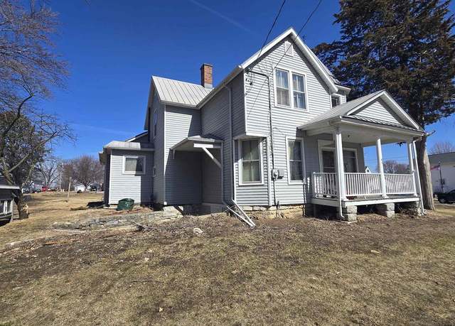 Property at 601 W Elm St, Lancaster, WI 53813, 5 beds, 1.5 baths