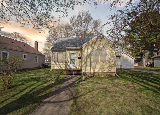 Property at 909 Caroline St, Janesville, WI 53545, 4 beds, 1 bath