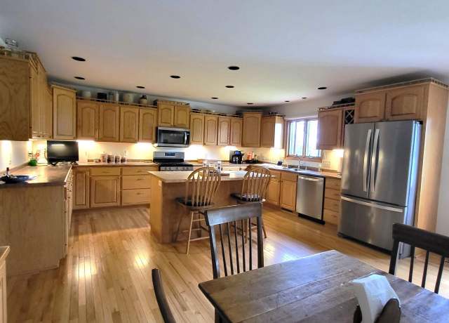 Property at E4913 Jones Rd, Spring Green, WI 53588, 5 beds, 3 baths