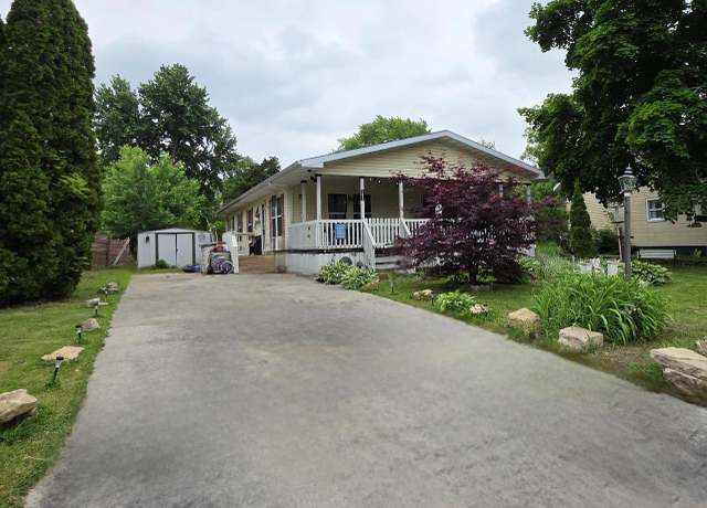 Property at 1030 Race St, Wisconsin Dells, WI 53965, 4 beds, 2 baths