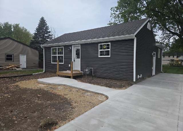 Property at 524 Charles St, Reedsburg, WI 53959, 2 beds, 1 bath