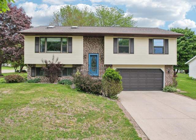 Property at 1902 Winfield Dr, Reedsburg, WI 53959, 3 beds, 2 baths