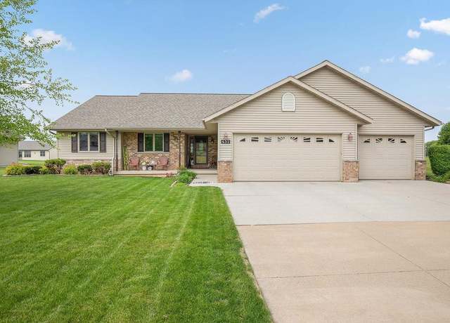 Property at 431 Ridgeway Dr, Brillion, WI 54110, 3 beds, 2.5 baths