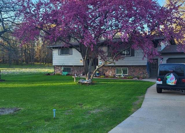 Property at 392/394 Woodbridge Way, Nekoosa, WI 54457, 4 beds, 1.5 baths
