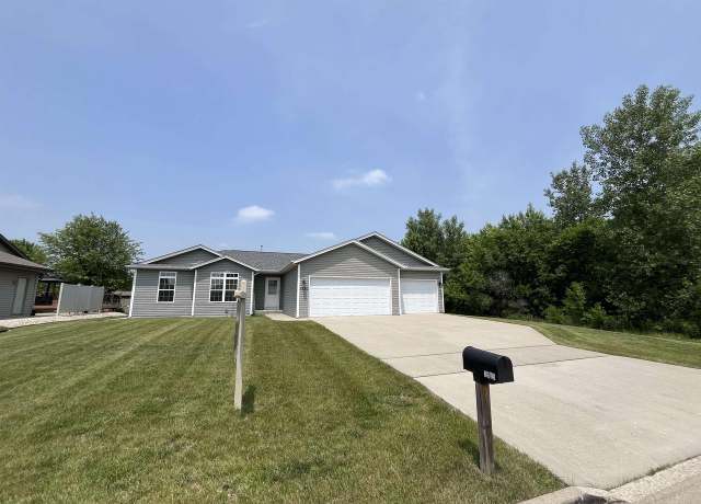 Property at 1520 Redwood Dr, Janesville, WI 53546, 3 beds, 2 baths