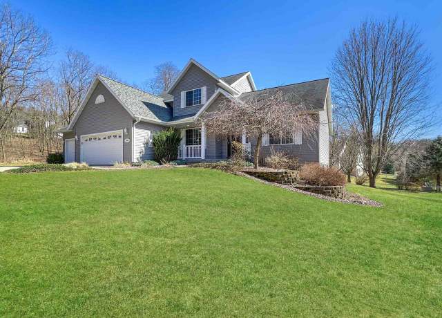 Property at 1508 Ridgeview Dr, Reedsburg, WI 53959, 4 beds, 2.5 baths