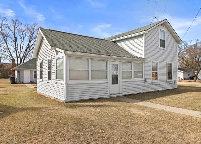 Property at 505 S Howard St, Princeton, WI 54968, 3 beds, 1 bath