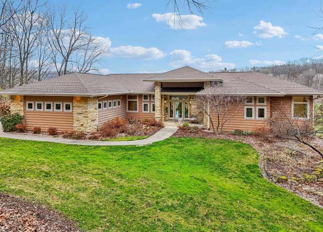 Property at 1327 S Springs Dr, Spring Green, WI 53588, 3 beds, 3.5 baths