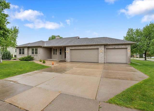 Property at 2101 Meadow Grn, Stoughton, WI 53589, 4 beds, 3 baths