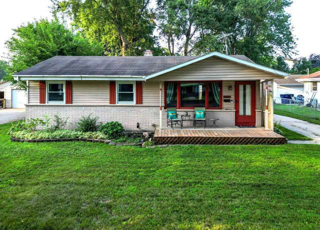 Property at 1721 Myra Ave, Janesville, WI 53548, 3 beds, 1 bath