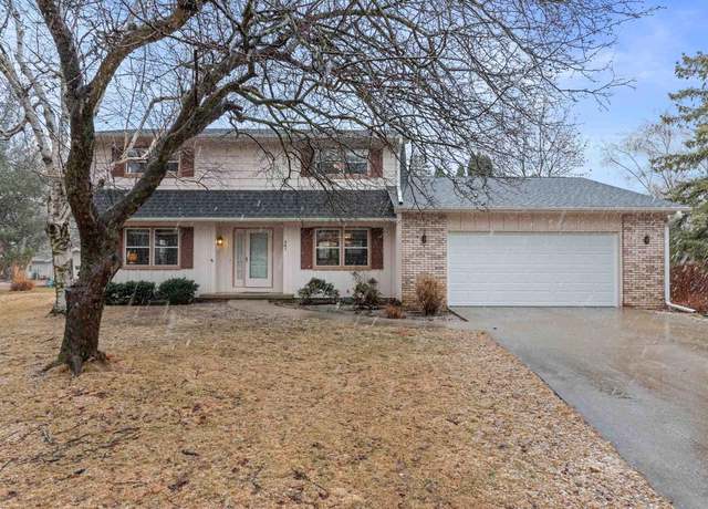 Property at 141 Lake Shore Ter, Beaver Dam, WI 53916, 3 beds, 2.5 baths