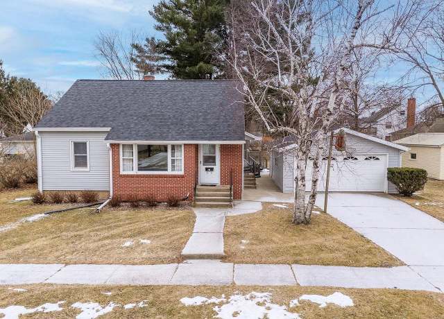 Property at 240 Modern Ave, Reedsburg, WI 53959, 3 beds, 2 baths