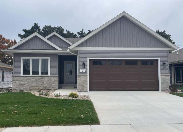 Property at 1010 20th St, Prairie Du Sac, WI 53578, 3 beds, 3 baths