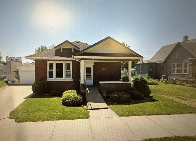 Property at 209 W Chapel St, Dodgeville, WI 53533, 2 beds, 1 bath