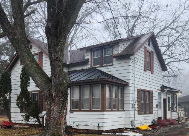 Property at 415 West Ave, Mauston, WI 53948, 5 beds, 2 baths