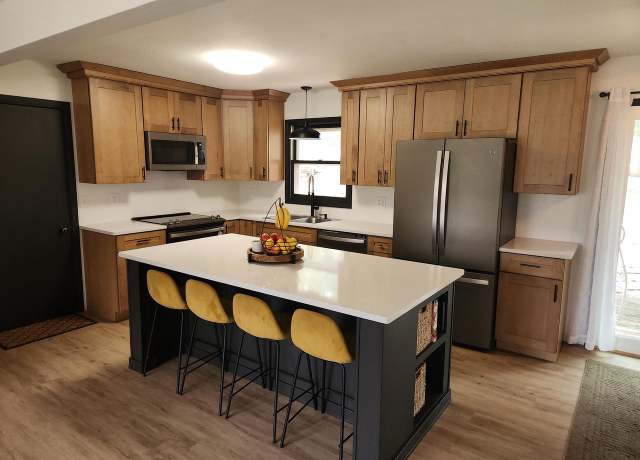 Property at 1616 Valley Dr, Wisconsin Dells, WI 53965, 4 beds, 2.5 baths