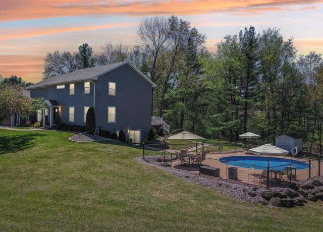 Property at 911 Fawn Ct, Wisconsin Dells, WI 53965, 4 beds, 3.5 baths