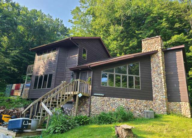 Property at 3817 Schreiner Rd, Spring Green, WI 53588, 3 beds, 2 baths