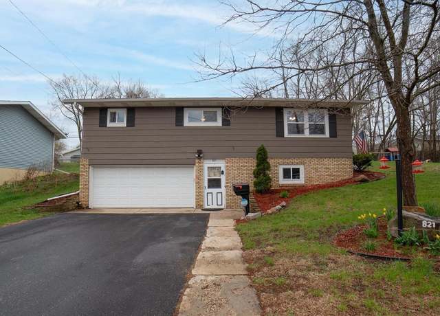 Property at 821 E Edgewater St, Portage, WI 53901, 4 beds, 2 baths