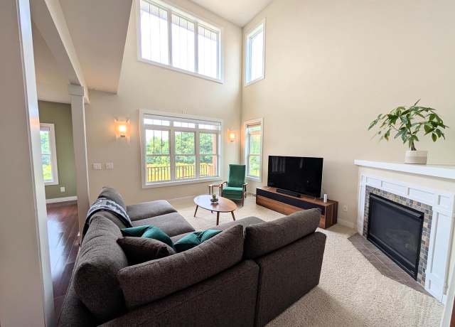 Property at 802 Pine Hill Dr, Verona, WI 53593, 3 beds, 3.5 baths