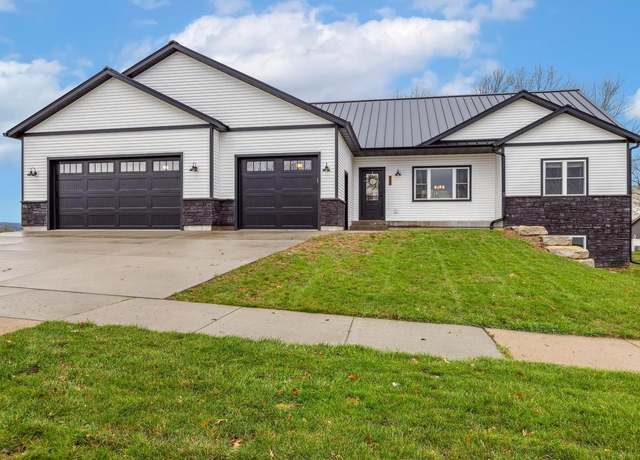 Property at 403 Eastridge Dr, Reedsburg, WI 53959, 3 beds, 2 baths