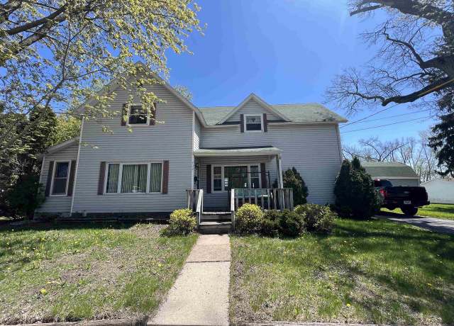 Property at 432 S Union St, Mauston, WI 53948, 3 beds, 2 baths