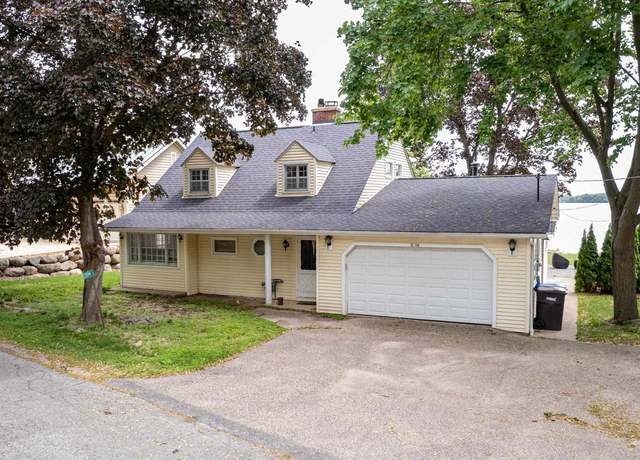 Property at 2894 Waubesa Ave, Madison, WI 53711, 4 beds, 1.5 baths