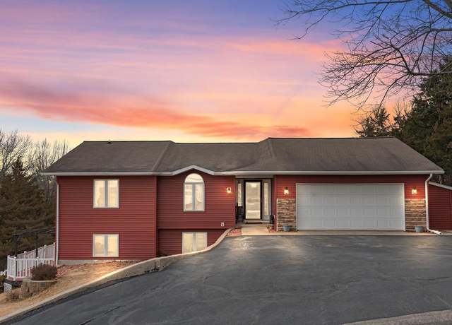 Property at W7832 Summit Dr, Pardeeville, WI 53954, 4 beds, 3.5 baths