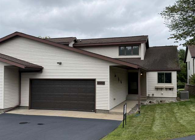 Property at 2907 Westhill Dr, Wausau, WI 54401, 3 beds, 2 baths