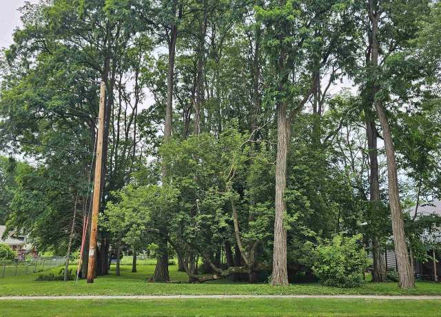 Property at 2411 W Memorial Dr, Janesville, WI 53548