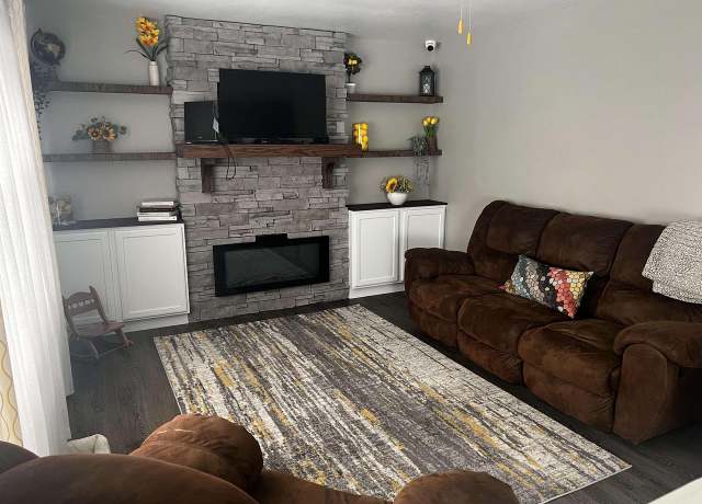Property at 24 W Cottonwood Ln, Milton, WI 53563, 3 beds, 1.5 baths