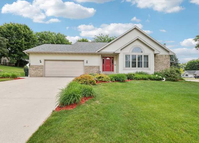 Property at 1404 Russet Cir, Reedsburg, WI 53959, 4 beds, 3 baths
