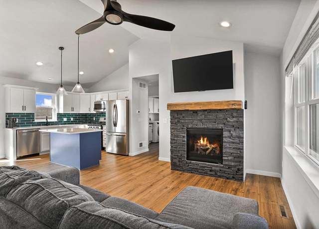 Property at 665 Porter Rd, Evansville, WI 53536, 3 beds, 3 baths