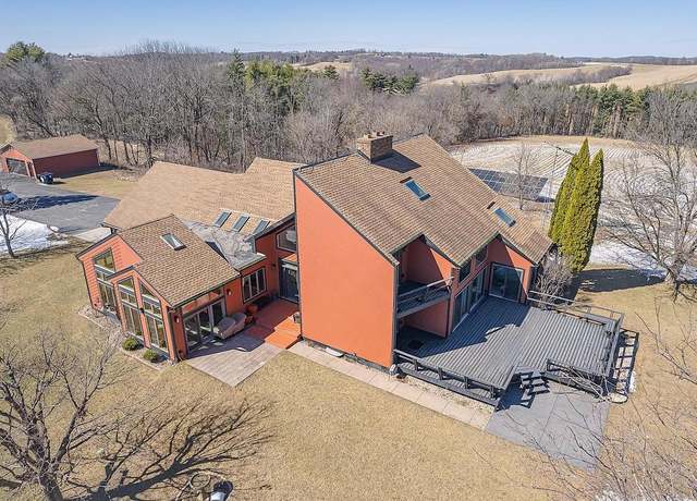 Property at W10290 Lumsden Rd, Elroy, WI 53929, 4 beds, 2.5 baths