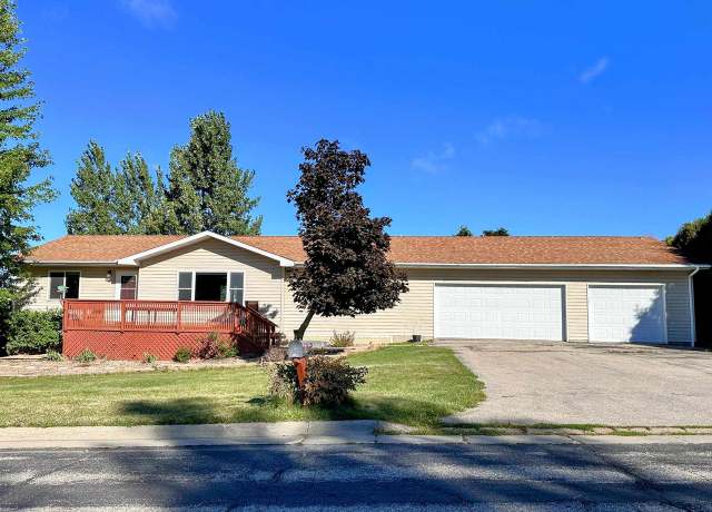 Property at 109 Eagle Dr, Mcgregor, IA 52157, 4 beds, 2 baths