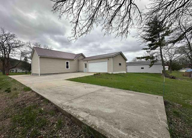 Property at 515 E Oak St, Boscobel, WI 53805, 3 beds, 1 bath