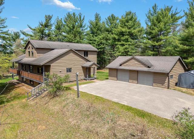 Property at E9510 Oak Hill Rd, Wisconsin Dells, WI 53965, 6 beds, 3.5 baths