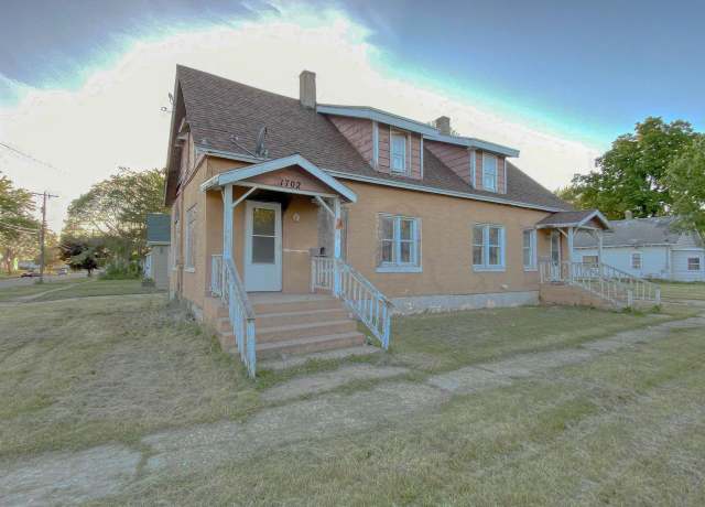 Property at 1702-1704 Wisconsin Ave, Beloit, WI 53511, 6 beds, 2 baths