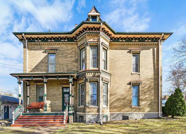 Property at 503 E Conant St, Portage, WI 53901, 5 beds, 1.5 baths