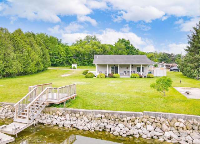 Property at 9093 N Arrowhead Shores Rd, Edgerton, WI 53534, 2 beds, 1 bath